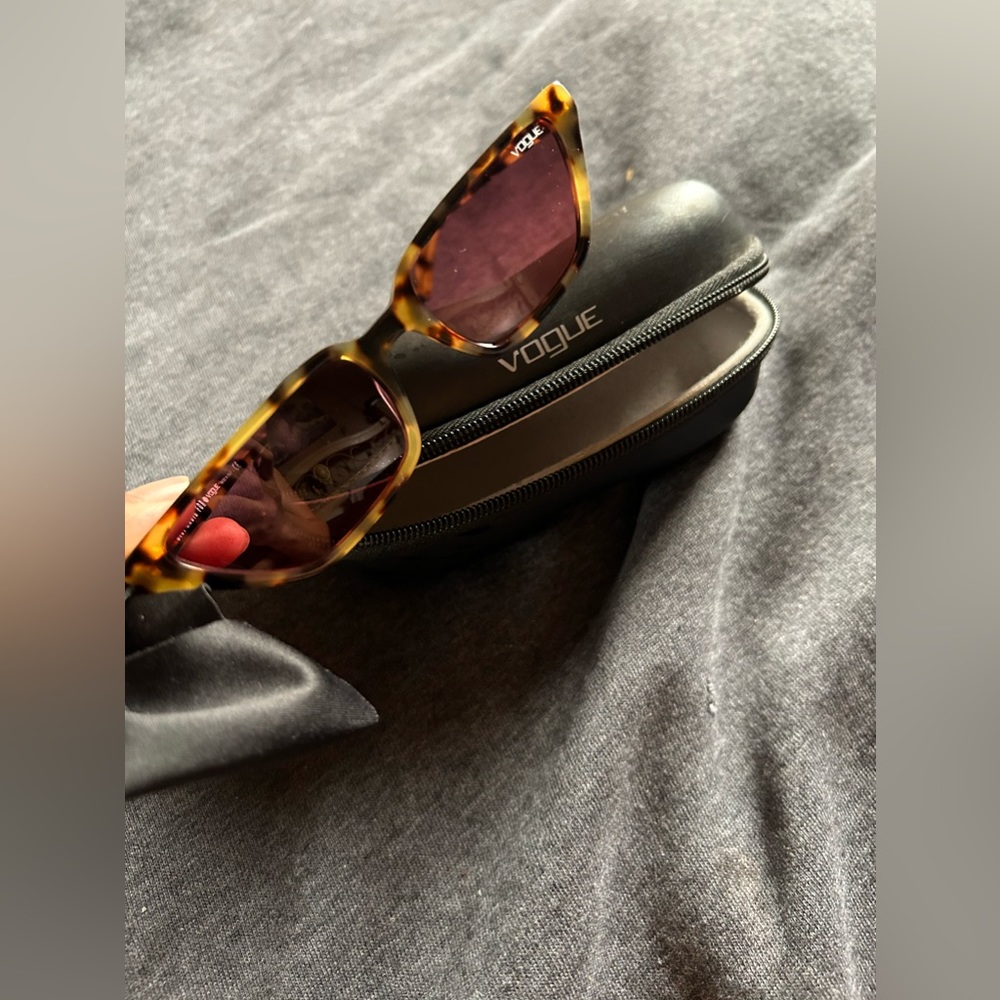 Vogue Gigi Hadid capsule tortoiseshell square sunglasses